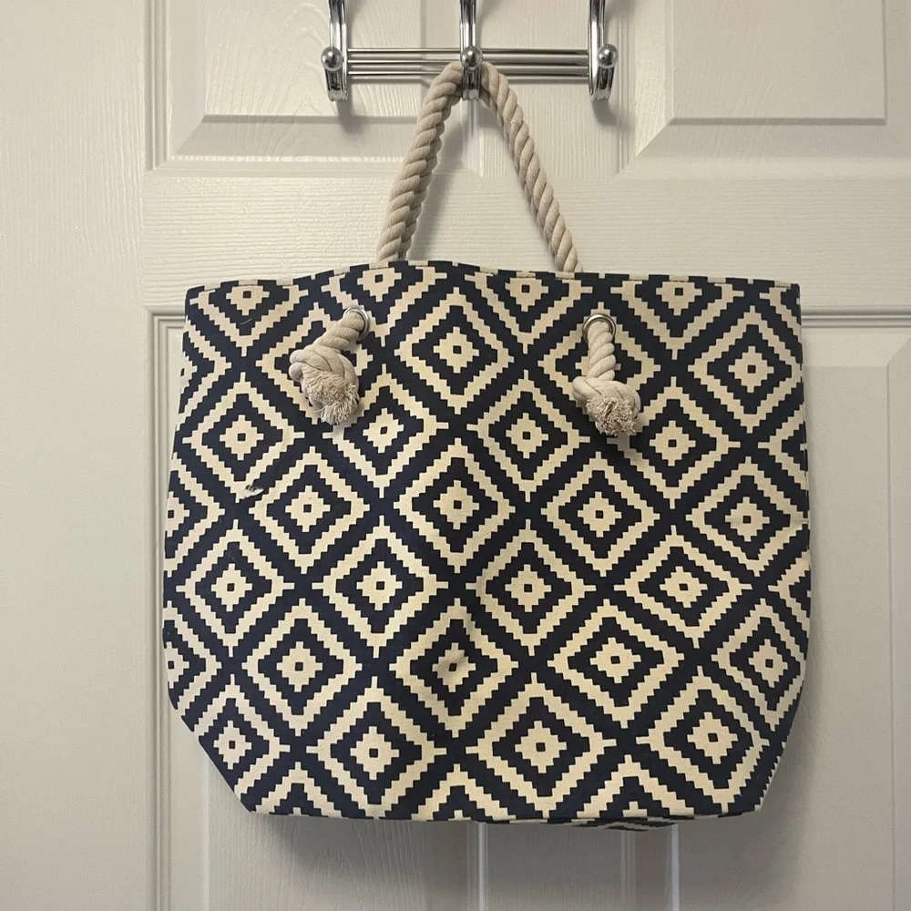 Summer and Rose Beach Tote Navy & White Chevron - Picture 6 of 6